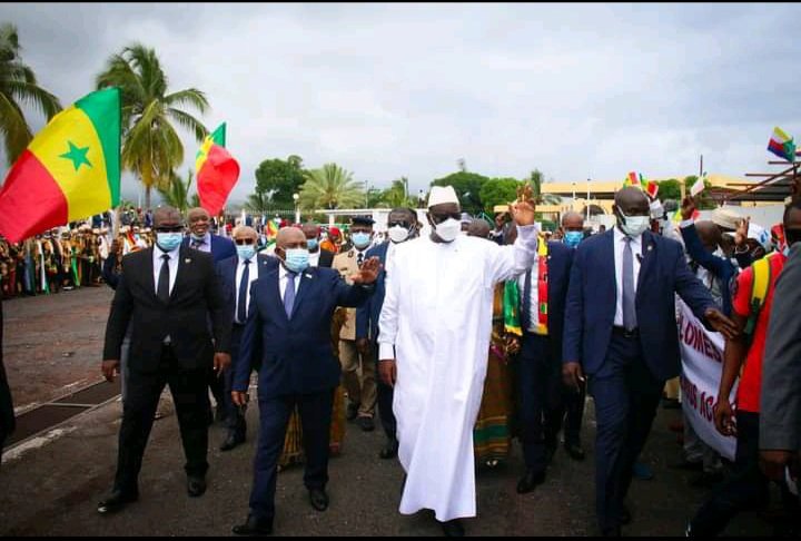 Comores-Sénégal : Macky Sall accueilli en fanfare à Moroni