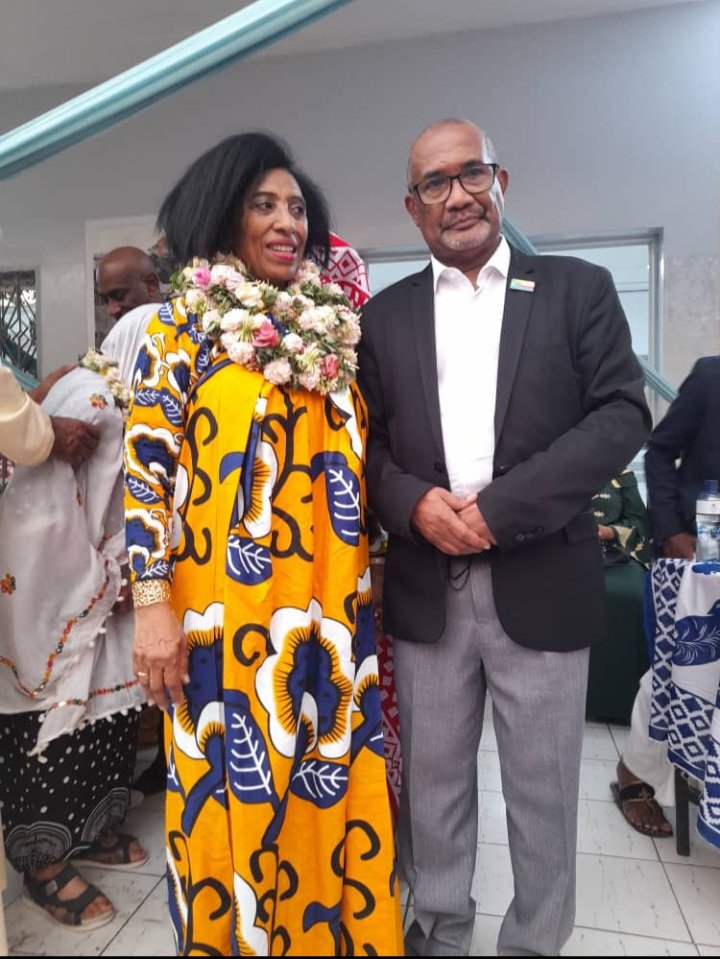 Anjouan : Fatima Boyer médaillée par la mairie de Mutsamudu