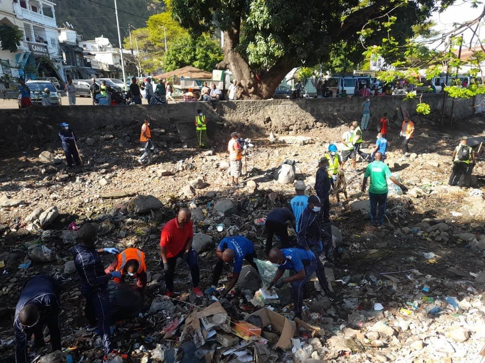 Assainissement : Une opération de nettoyage de la rivière de Mutsamudu