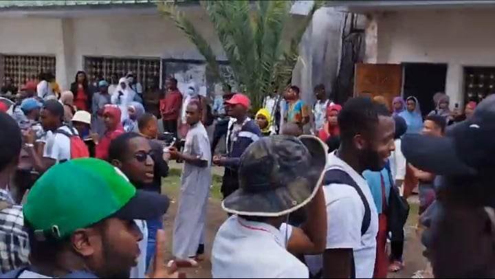 Université des Comores : Les étudiants du site de Mvuni ont battu les pavés