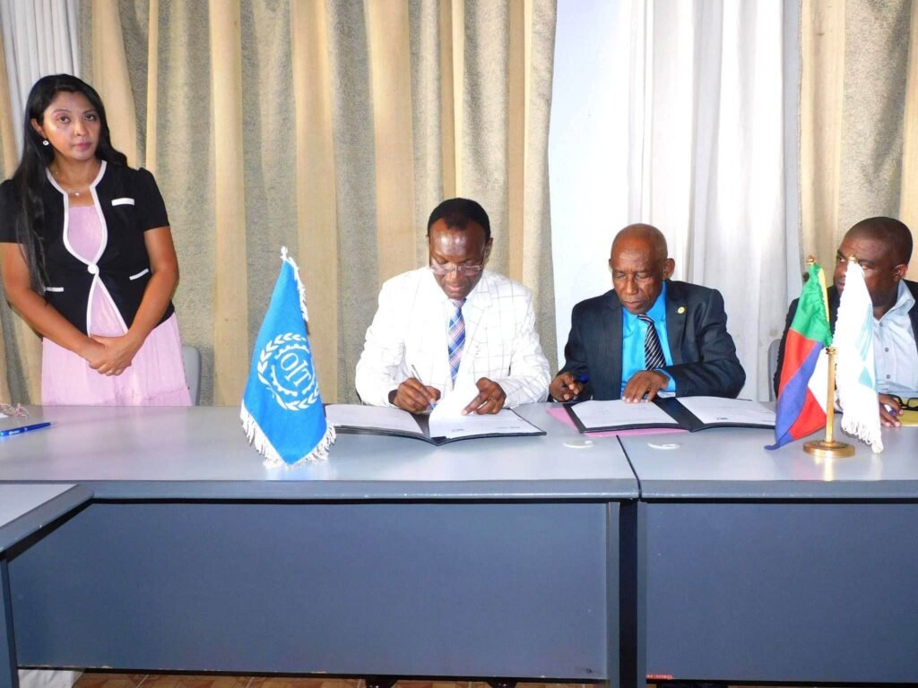 Entreprenariat des jeunes : L’UDC et l’OIT signent un accord de partenariat